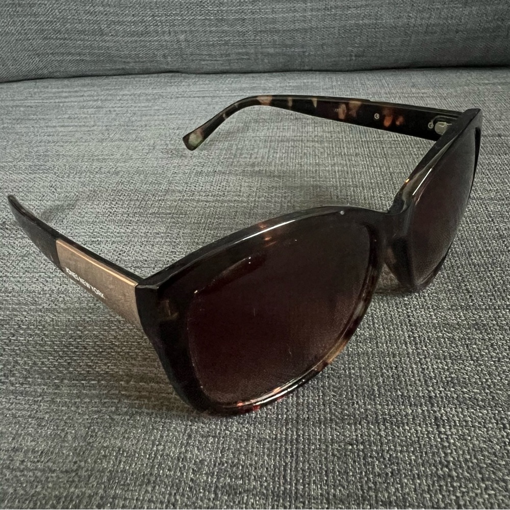 NWOT JONES NEW YORK SUNGLASSES EYEWEAR ACCESSORY